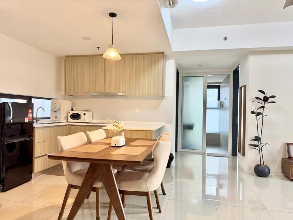 Tropicana 218 Macalister Georgetown Modern 3BR Suites with Infinity Pool #Near Island Hospital Eateries Convenience Store Apartment in George Town