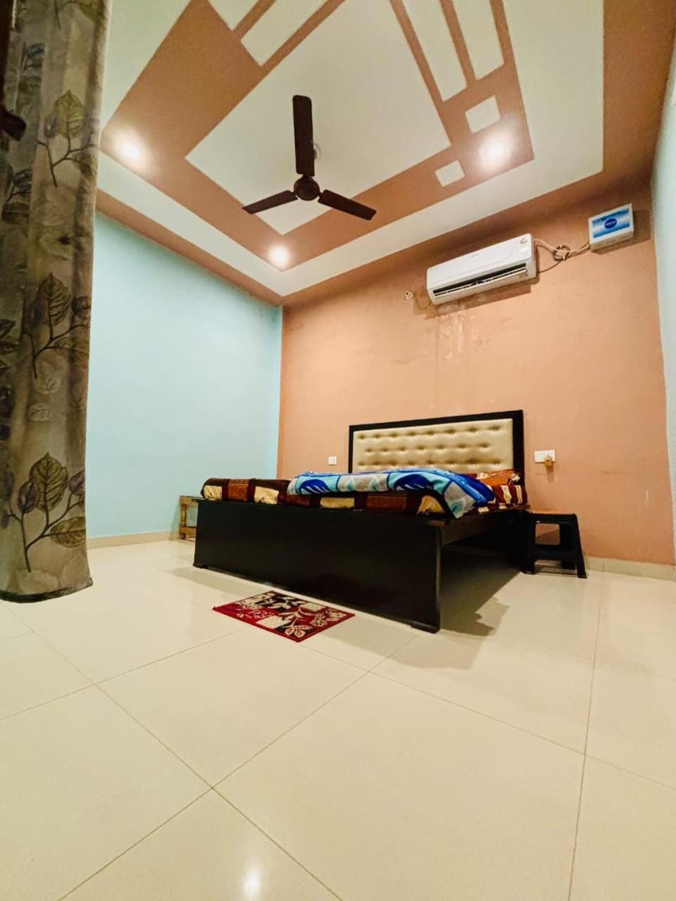 Photo of the whole room, Bedroom, air conditioner