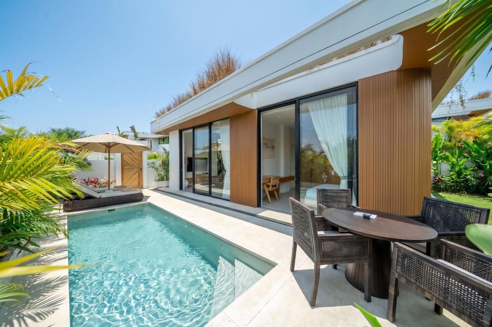 Property building, Swimming pool, Swimming pool, sunbed