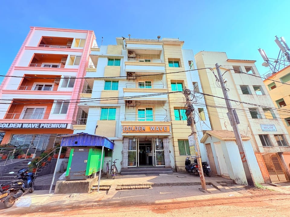 Property building, Day, Neighbourhood, City view, Street view, Location