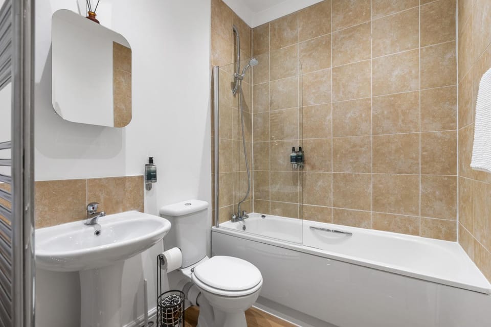 Shower, Toilet, Bathroom, Bath, towels