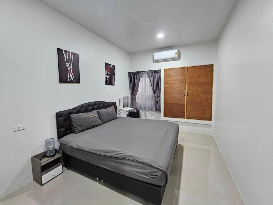 Rawai 4 Bedrooms Private Pool Villa House in Rawai