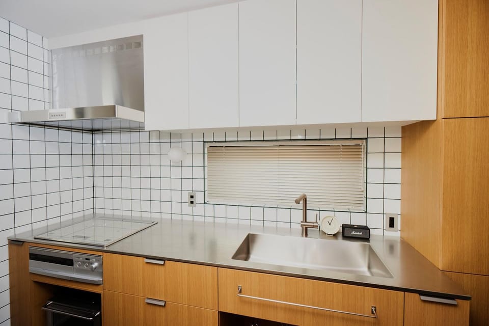 Kitchen or kitchenette, Photo of the whole room, Area and facilities, microwave, oven, stove, kitchen