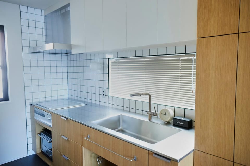 Kitchen or kitchenette, Photo of the whole room, Food, Area and facilities, microwave, oven, stove, kitchen