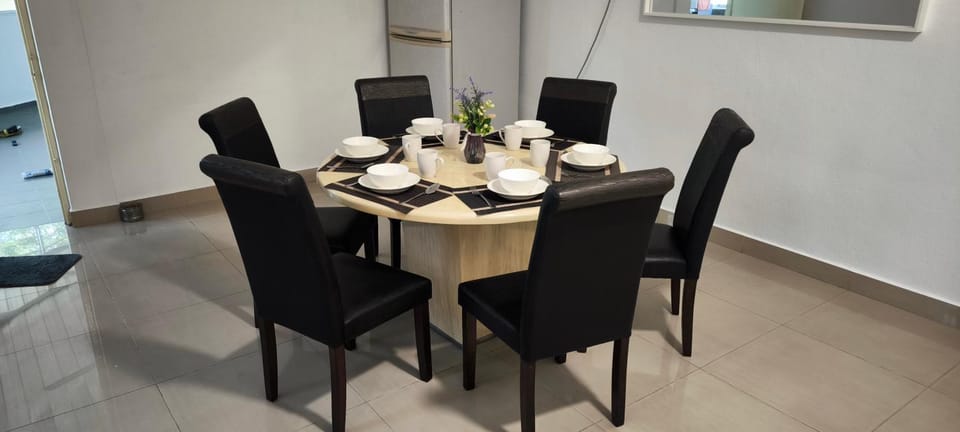 Restaurant/places to eat, Kitchen or kitchenette, Dining area