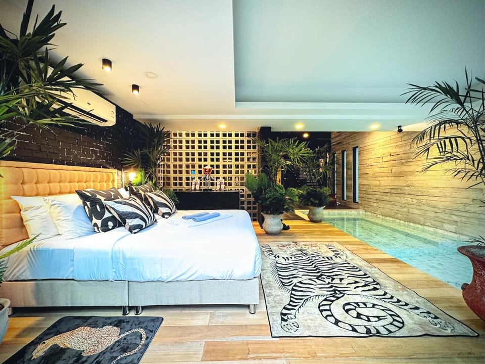Bedroom, Pool view, Swimming pool