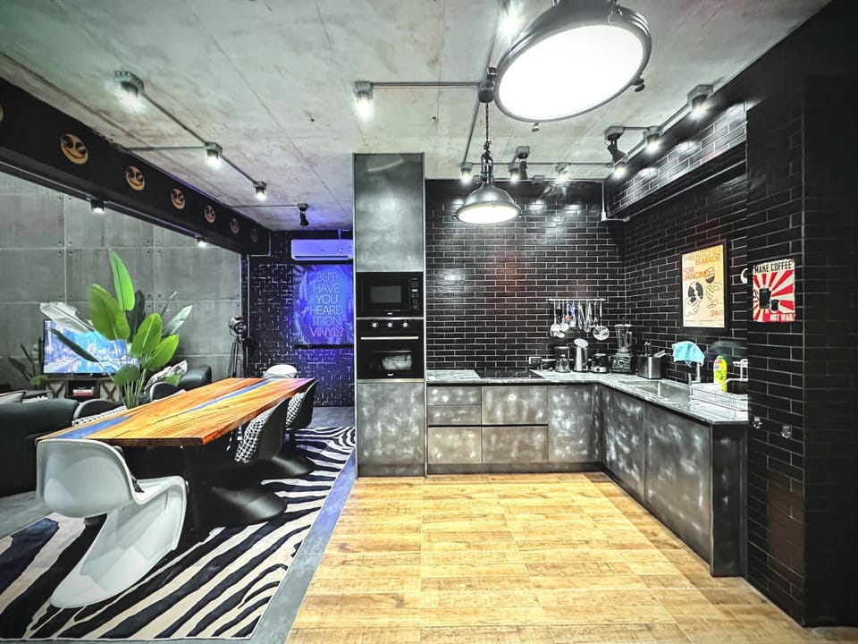 Kitchen or kitchenette, Dining area, kitchen