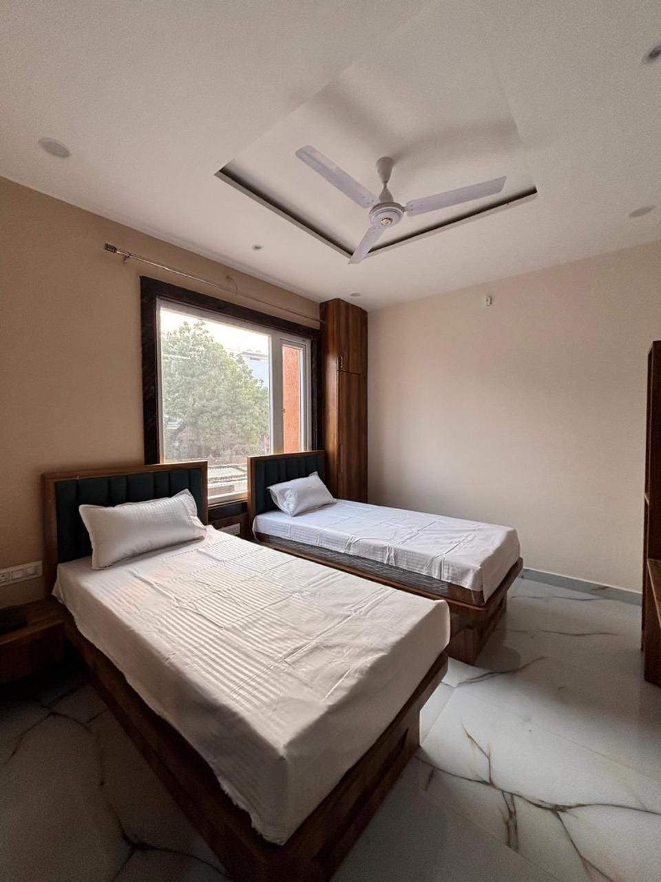 Mannat S R D Hotel in Varanasi