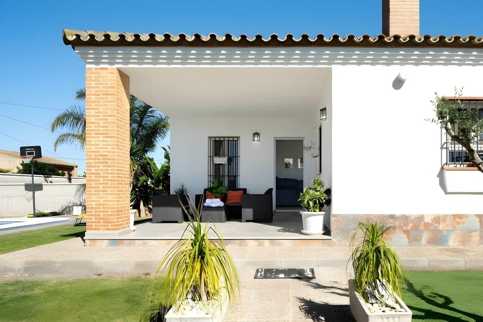Villa con piscina privada Jardin Barbacoa Conil Chalet in Conil de la Frontera