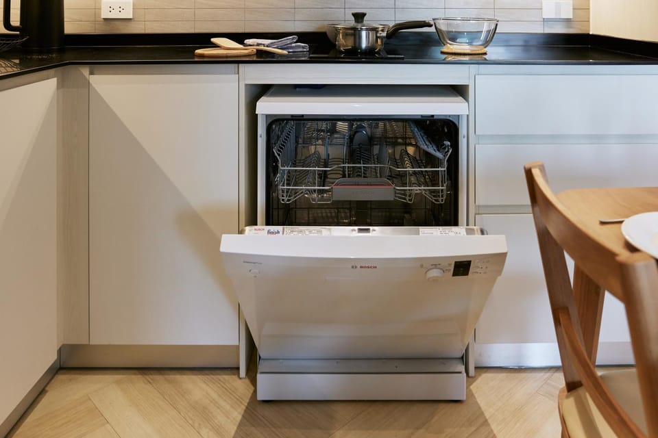 Kitchen or kitchenette, dishwasher