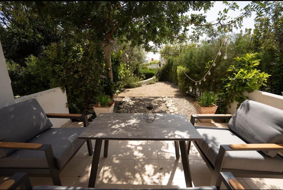 Casa Elisa with terrace & garden & big pool area House in Yeroskipou