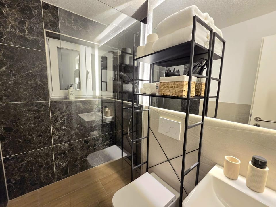 Shower, Bathroom, hair dryier