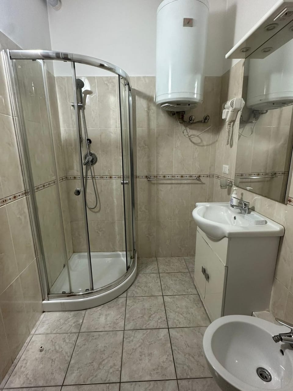 Shower, Toilet, Bathroom, towels