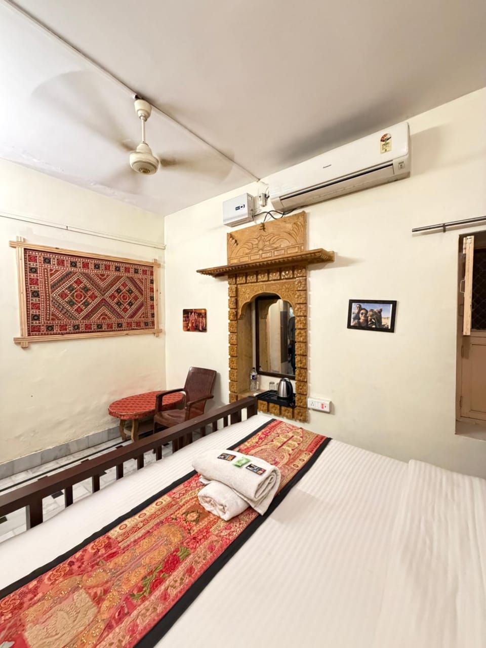 Bed, Photo of the whole room, Bedroom, air conditioner