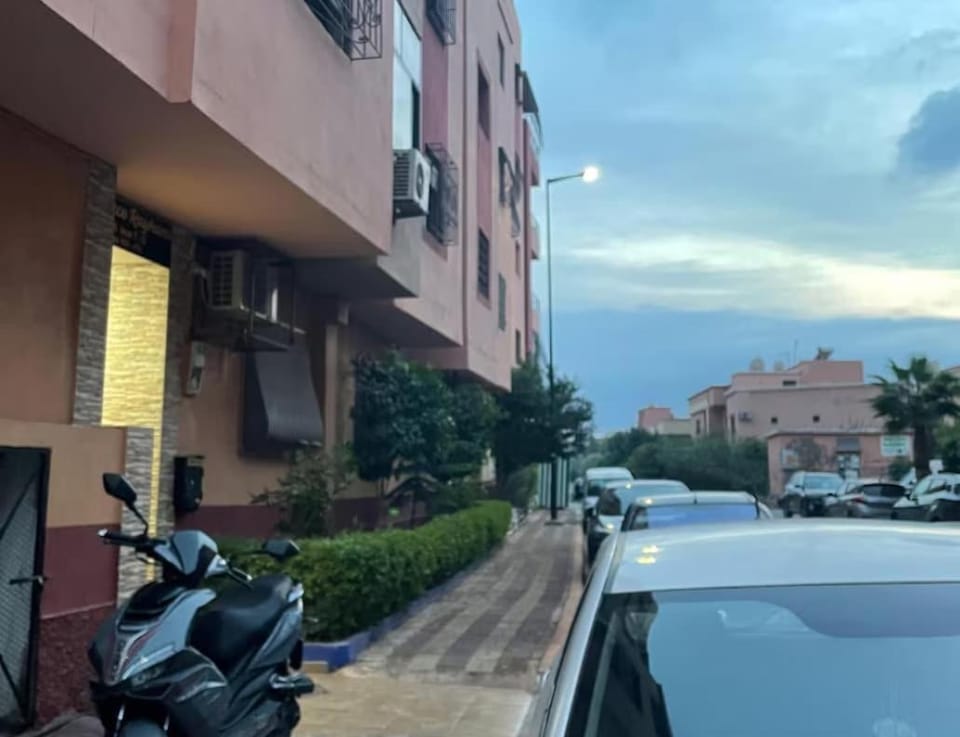 Property building, Neighbourhood, Street view, Location