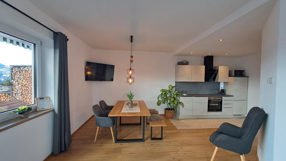 View (from property/room), Kitchen or kitchenette, Living room, Seating area, kitchen