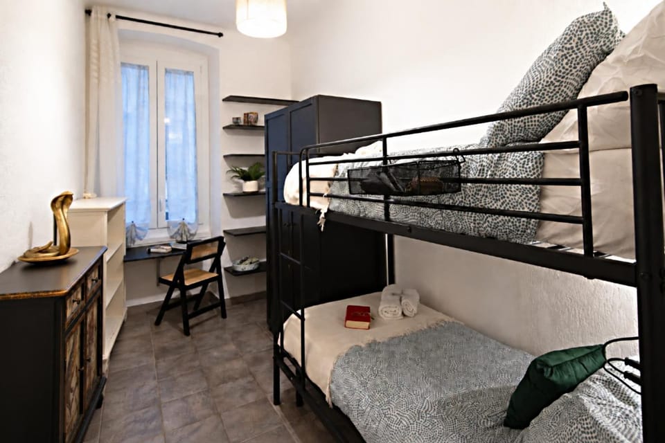 Casa SANT'AGNESE "pieno Centro" LIBERO ACCESSO AUTO - pochi passi da ACQUARIO Apartment in Genoa