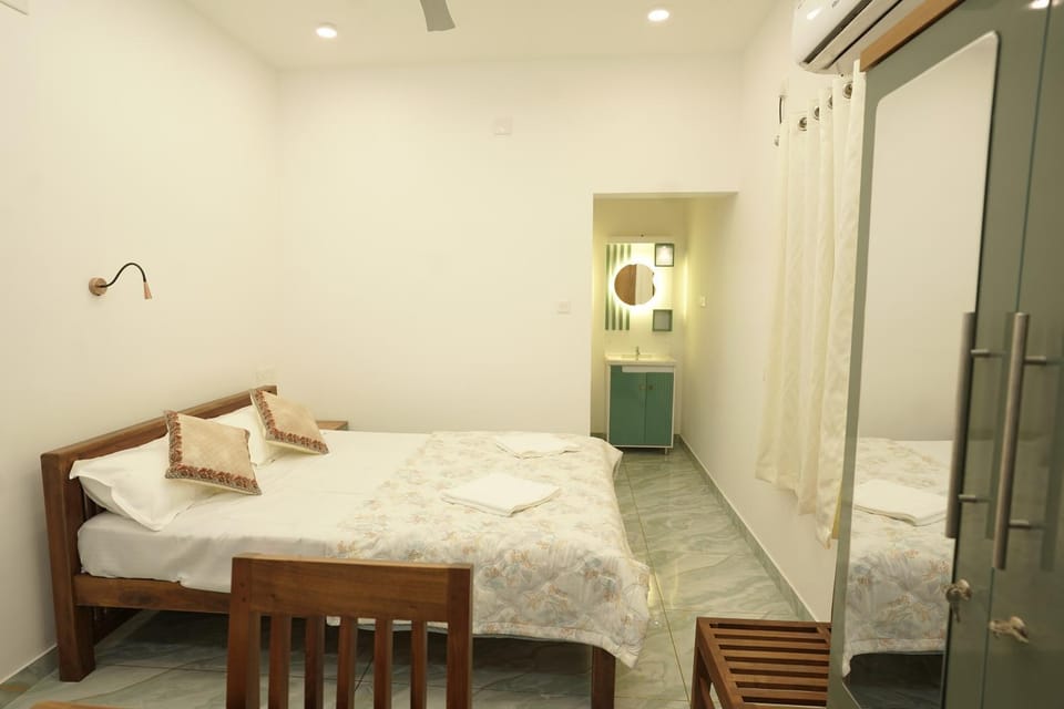 Bed, Photo of the whole room, Bedroom, towels, wardrobe