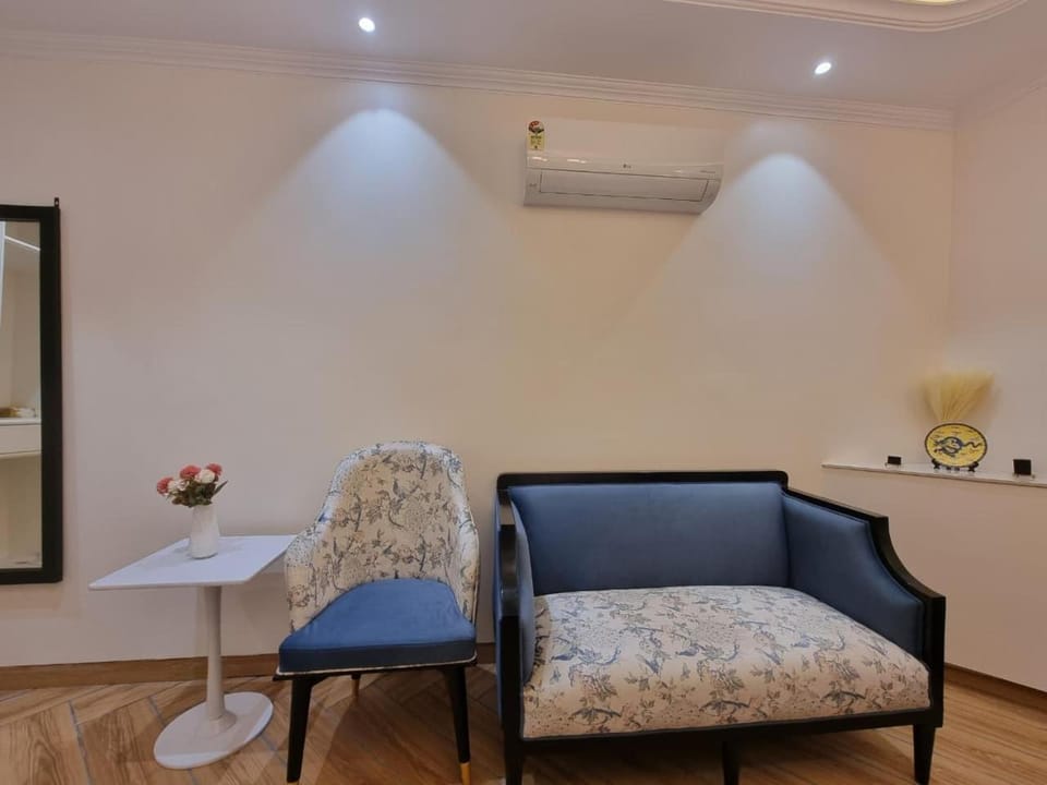 Seating area, air conditioner