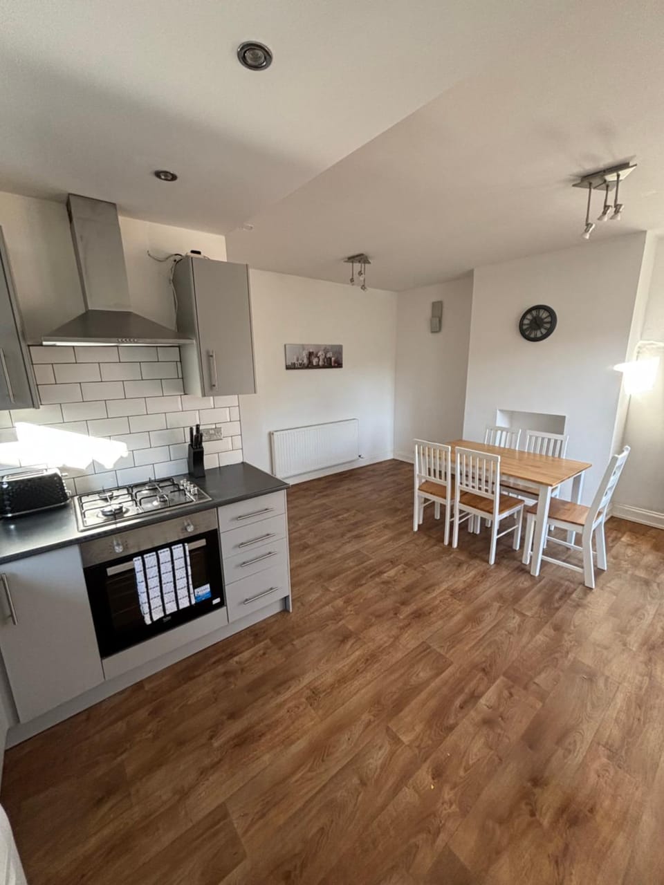 Kitchen or kitchenette, Dining area, stove