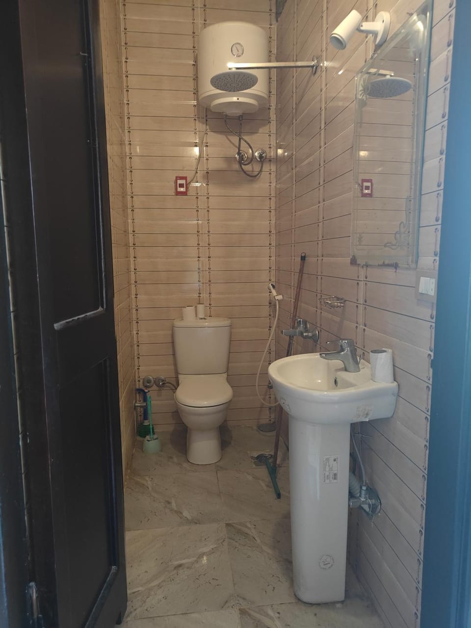 Shower, Toilet, Bed, Bathroom, Bedroom