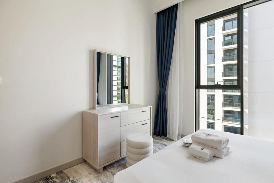 Elegant 2BR Close to Park in Park Horizon Apartment in Dubai