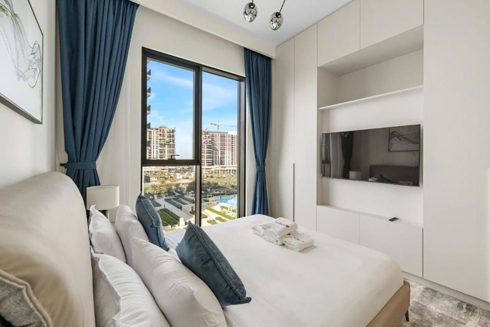 Elegant 2BR Close to Park in Park Horizon Apartment in Dubai