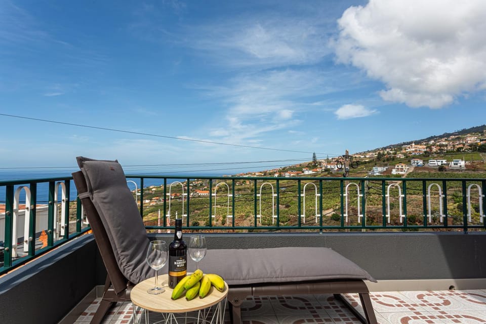 Natural landscape, View (from property/room), Balcony/Terrace, Mountain view, Sea view