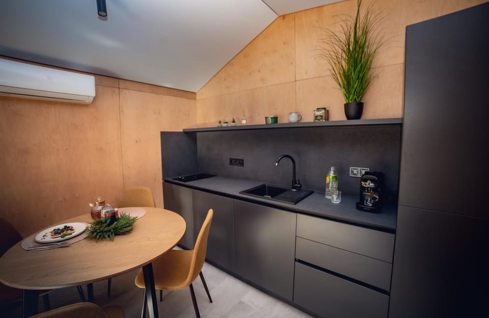Coffee/tea facilities, Kitchen or kitchenette, kitchen