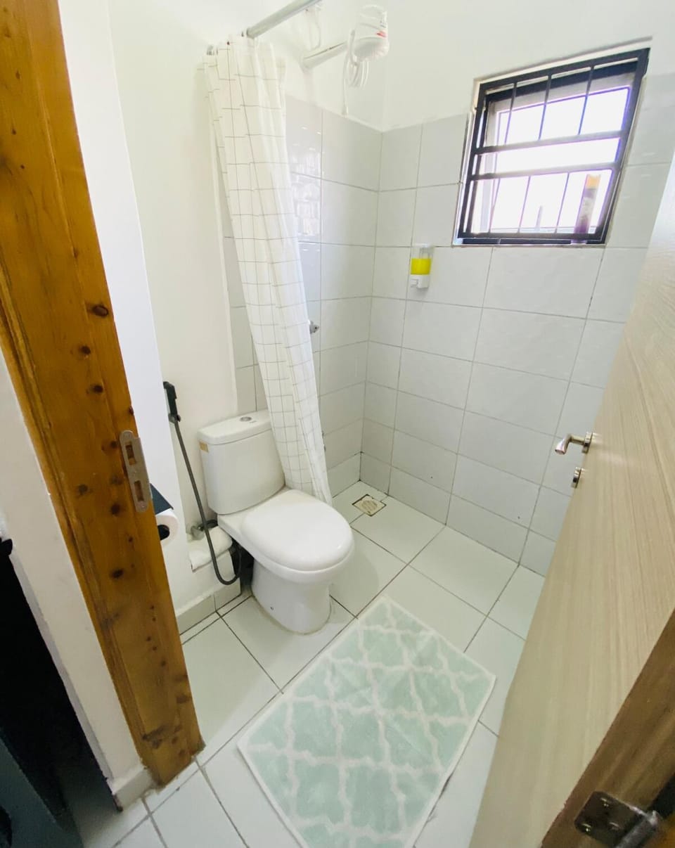 1 BDRM Aprt Mombasa CBD Wi-Fi, Pool , Gym, AC, Washer Apartment in Mombasa County