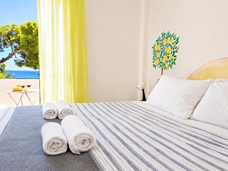Bed, Bedroom, Sea view