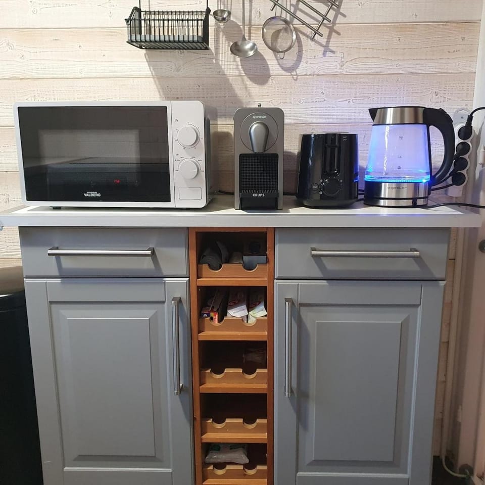 Coffee/tea facilities, toaster