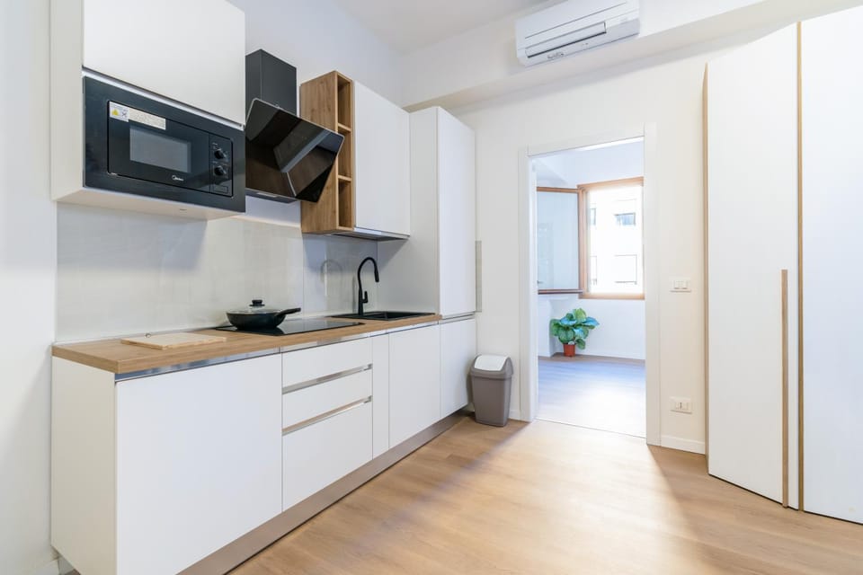 Kitchen or kitchenette, oven