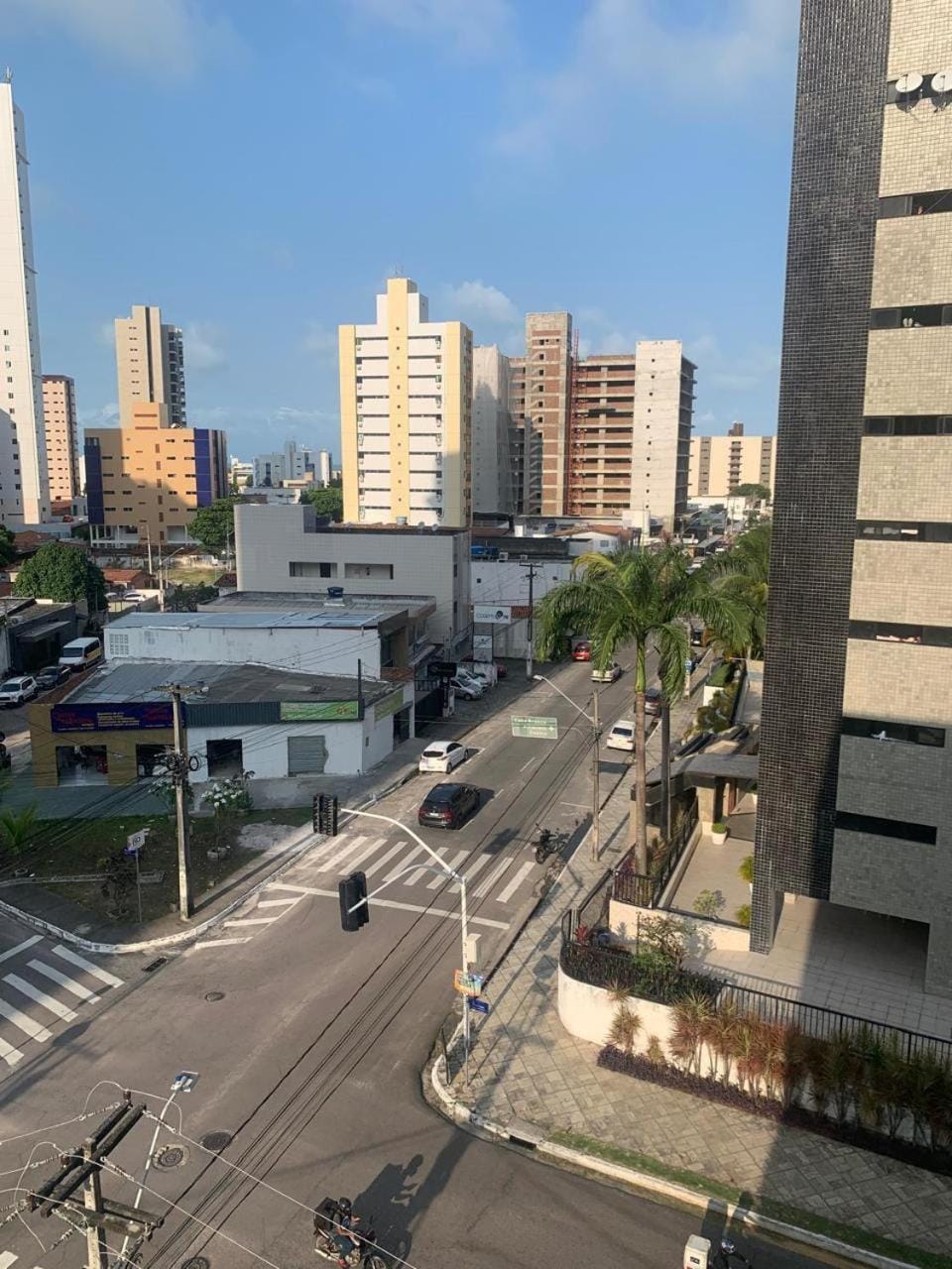 Day, Neighbourhood, City view, Street view, Location, Parking