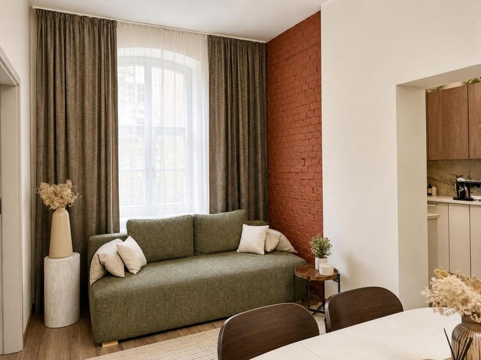 TV and multimedia, Living room, Dining area, City view