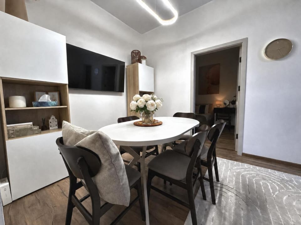 TV and multimedia, Living room, Dining area