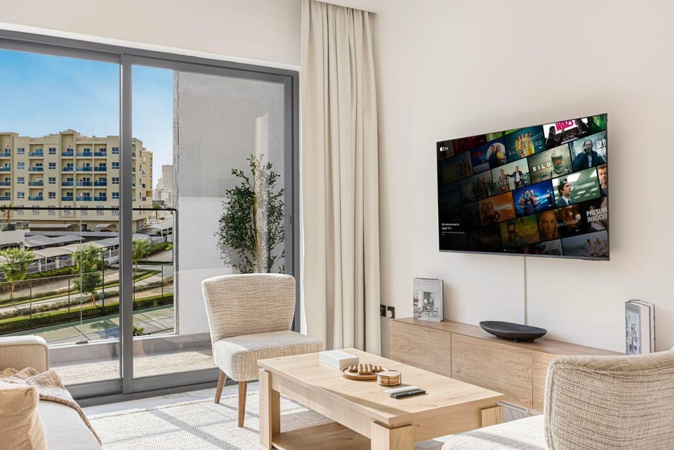 Communal lounge/ TV room, Day, TV and multimedia, View (from property/room), Balcony/Terrace, Living room, Seating area, Evening entertainment