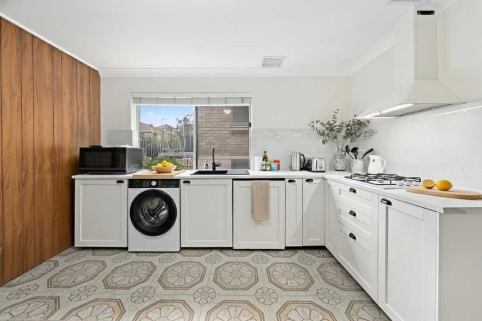 Retro 3BR House Near Manly Free Parking & Mall House in Sydney