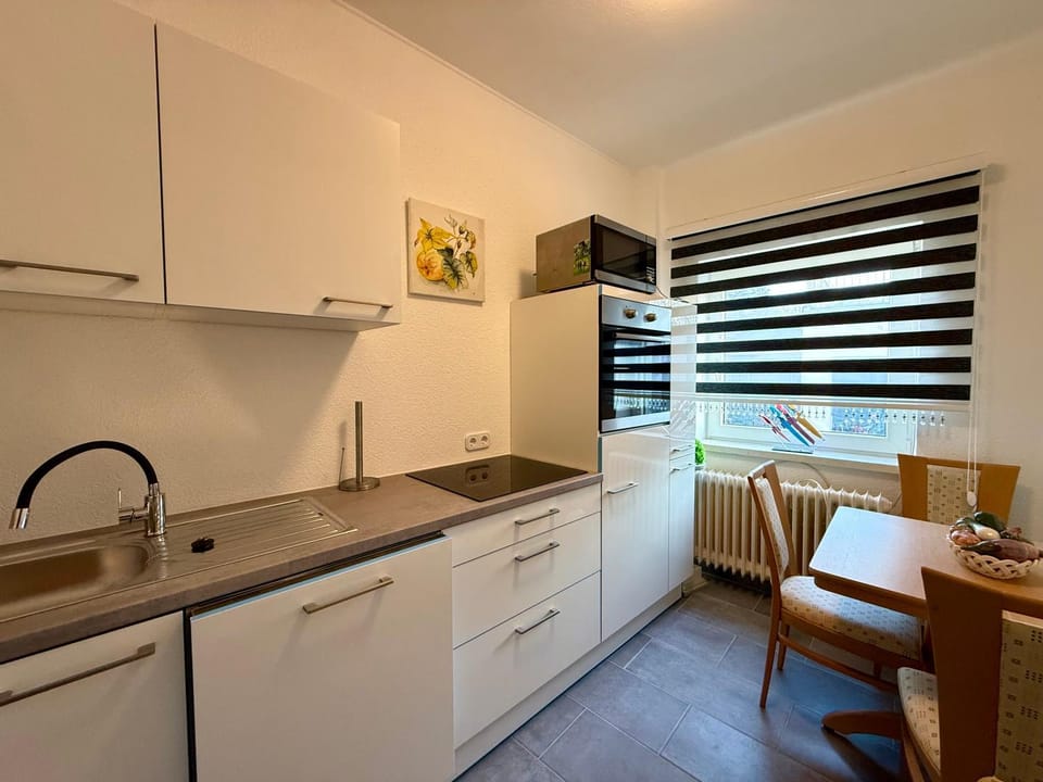 Kitchen or kitchenette, Dining area, dishwasher, oven