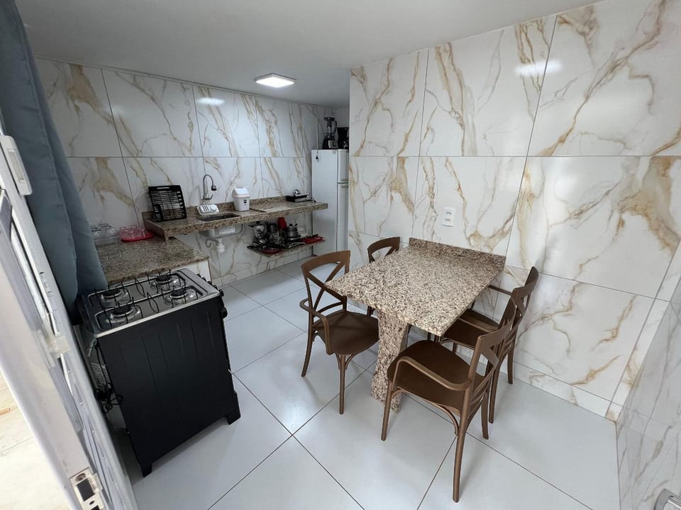 Kitchen or kitchenette, Living room, Seating area, Dining area, minibar, oven, pet friendly, stove