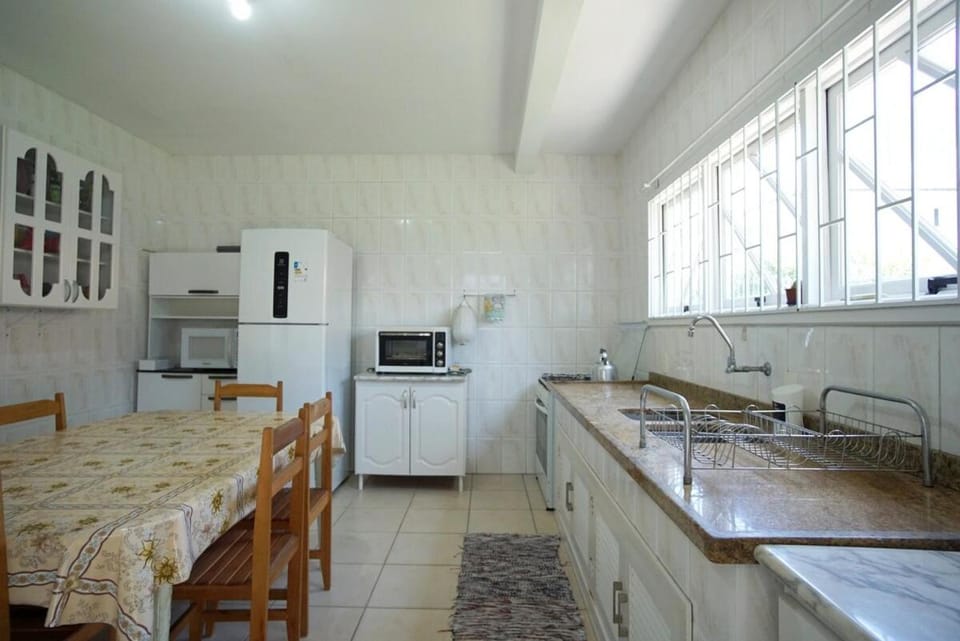 Kitchen or kitchenette, microwave, oven, stove