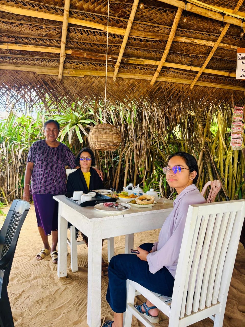 Revival Beach Resort-2 Bed and Breakfast in Hikkaduwa