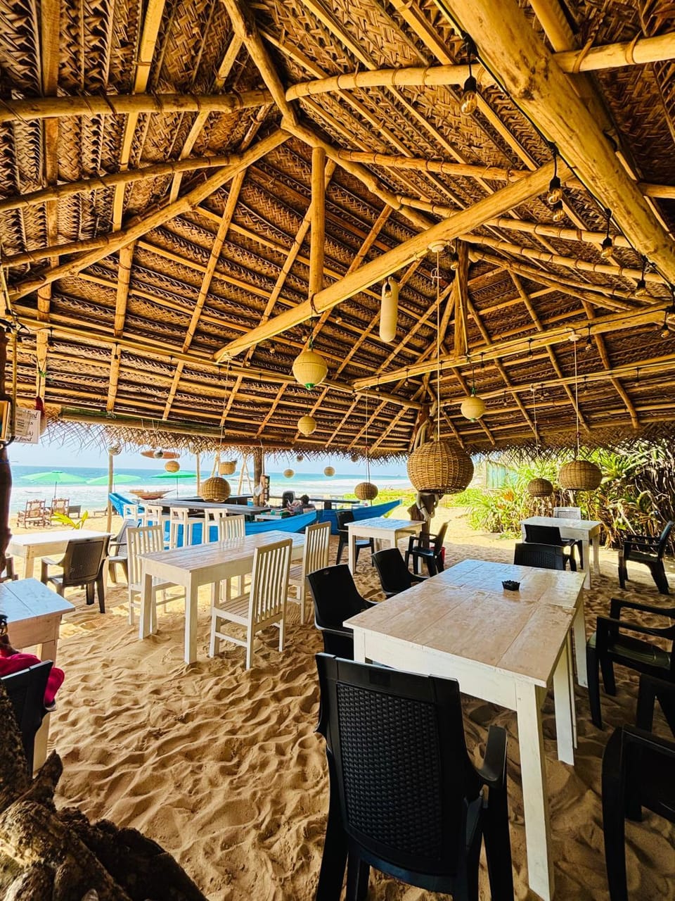 Revival Beach Resort-2 Bed and Breakfast in Hikkaduwa
