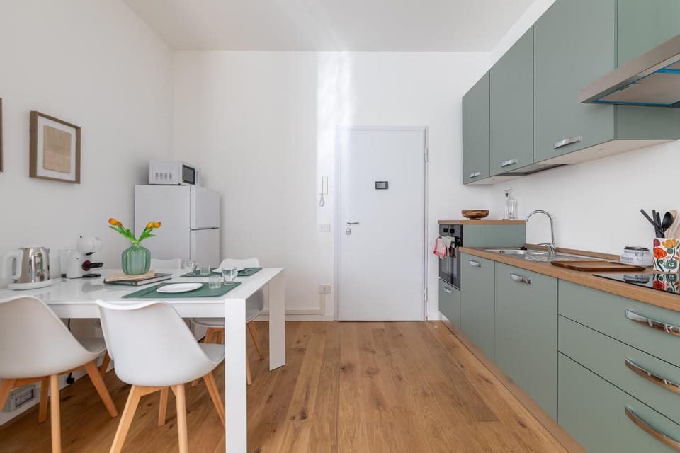 Kitchen or kitchenette, Dining area, oven, stove