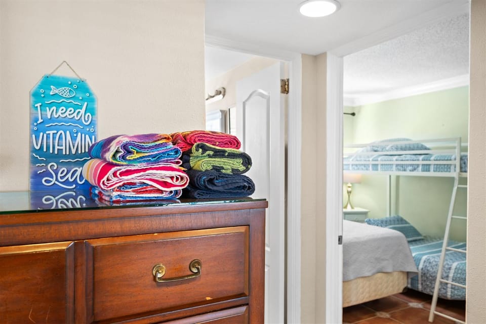 Bedroom, towels