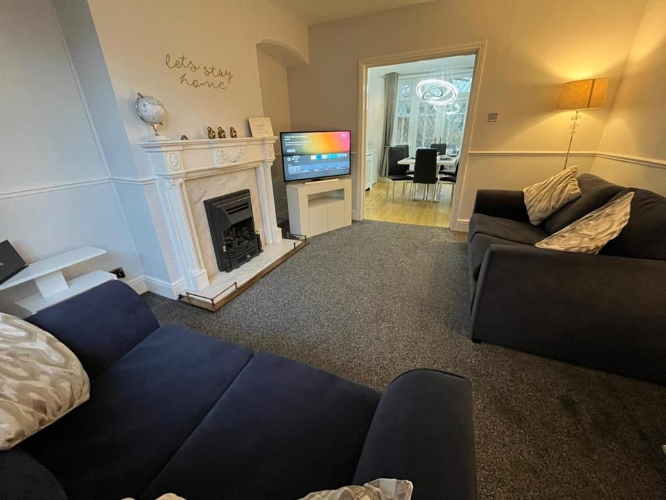 Comfortable, homely 4 bedroom property House in Shirley