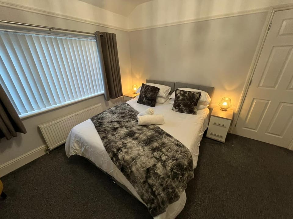 Comfortable, homely 4 bedroom property House in Shirley