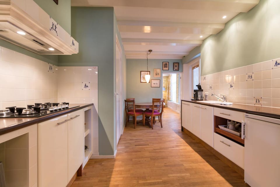Coffee/tea facilities, Kitchen or kitchenette, Dining area