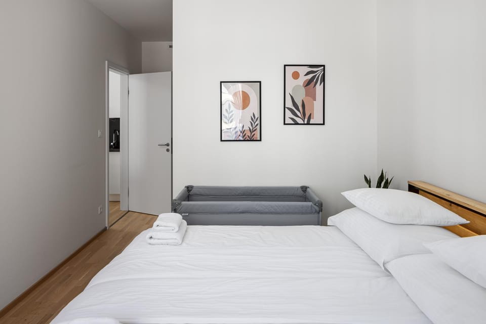 Bedroom, cot