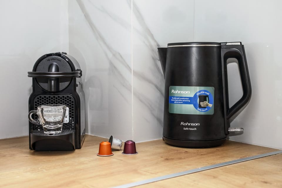 Coffee/tea facilities, Dining area